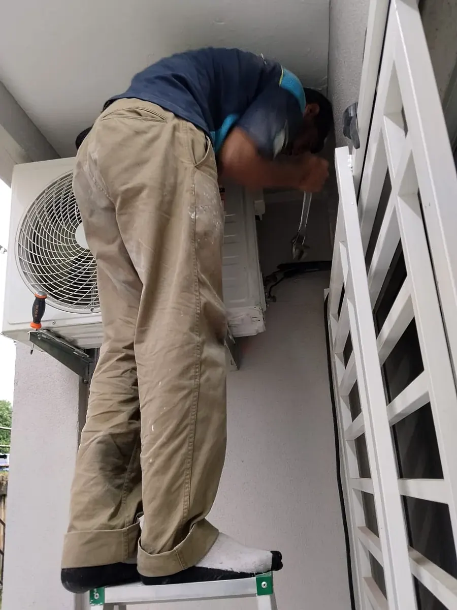 KL Renovator technician performing professional aircond chemical wash in Puchong, Selangor